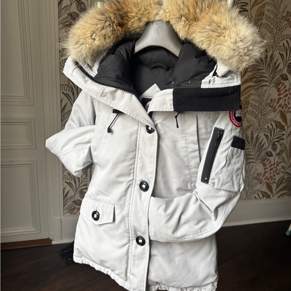 Canada Goose Montebello jacket parka Light gray puffer. Small